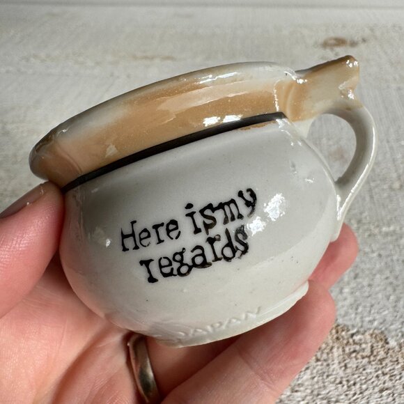 Novelty Mini Chamber Pot Ashtray " Here is my Regards " Quote Ashtray - Picture 7 of 7